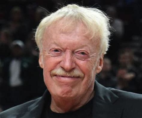 how tall is phil knight.